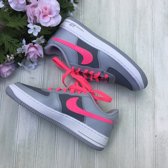 NWT Nike Air Force 1 Low Top Sneakers - Picture 2 of 8